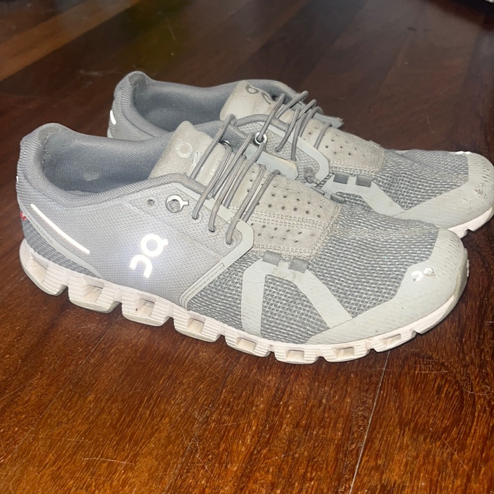 On Cloud Gray Shoes Women’s 8.5